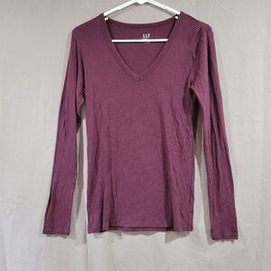 GAP size small favorite v neck longsleeve tee shirt